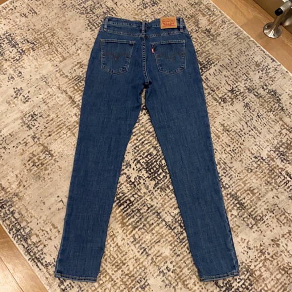 Levi’s 721 High Rise Skinny Jeans - Picture 3 of 3